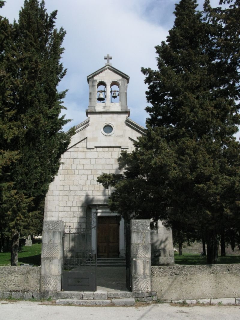Kostol sv jana krstitela a archeologicke nalezisko zupa