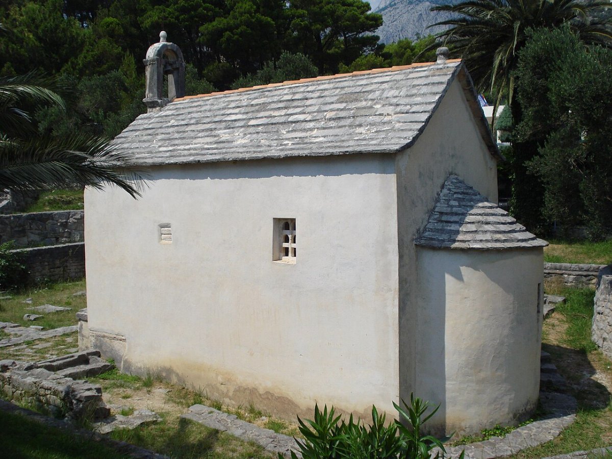 Kostol sv juraja s archeologickym naleziskom tucepi