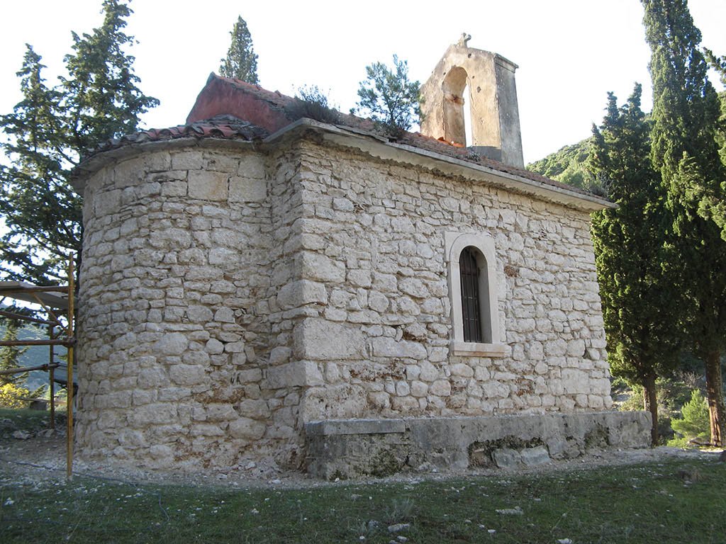 Kostol sv petra dol