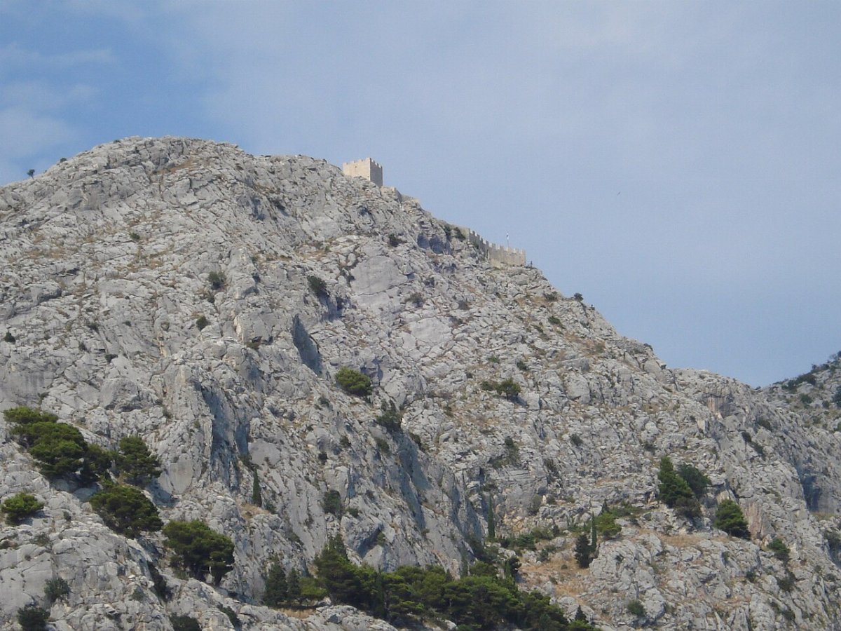Pevnost starigrad fortica omis