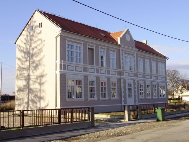 Budova zakladnej skoly donja lomnica